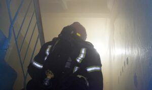 На пожежі в Хмельницькому врятовано п’ятеро людей, загинув власник квартири