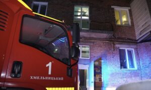 На пожежі в Хмельницькому врятовано п’ятеро людей, загинув власник квартири