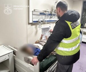 У Києві учень ледь не зарізав вчительку та однокласника