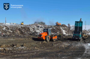 На Хмельницькому полігоні побутових відходів кипить робота