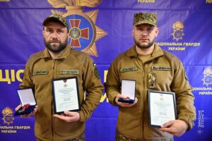 Двом гвардійцям вручили відзнаки Головнокомандувача ЗСУ