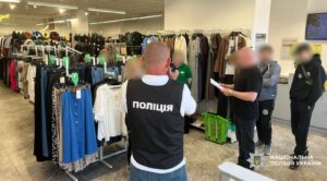 Викрито схему ухилення від сплати податків в одній із мереж секондхенду