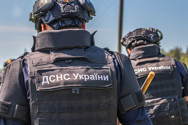 Зарплати поліцейських і рятувальників ДСНС суттєво зростуть: з якої дати почнуть платити більше