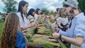 Разом плели дідуха і встановили рекорд