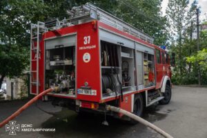 Вщент вигоріла кімната у квартирі багатоповерхівки на Озерній