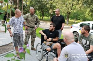 У Хмельницькому школярі відвідали поранених правоохоронців, які проходять лікування та реабілітацію у відомчому шпиталі МВС