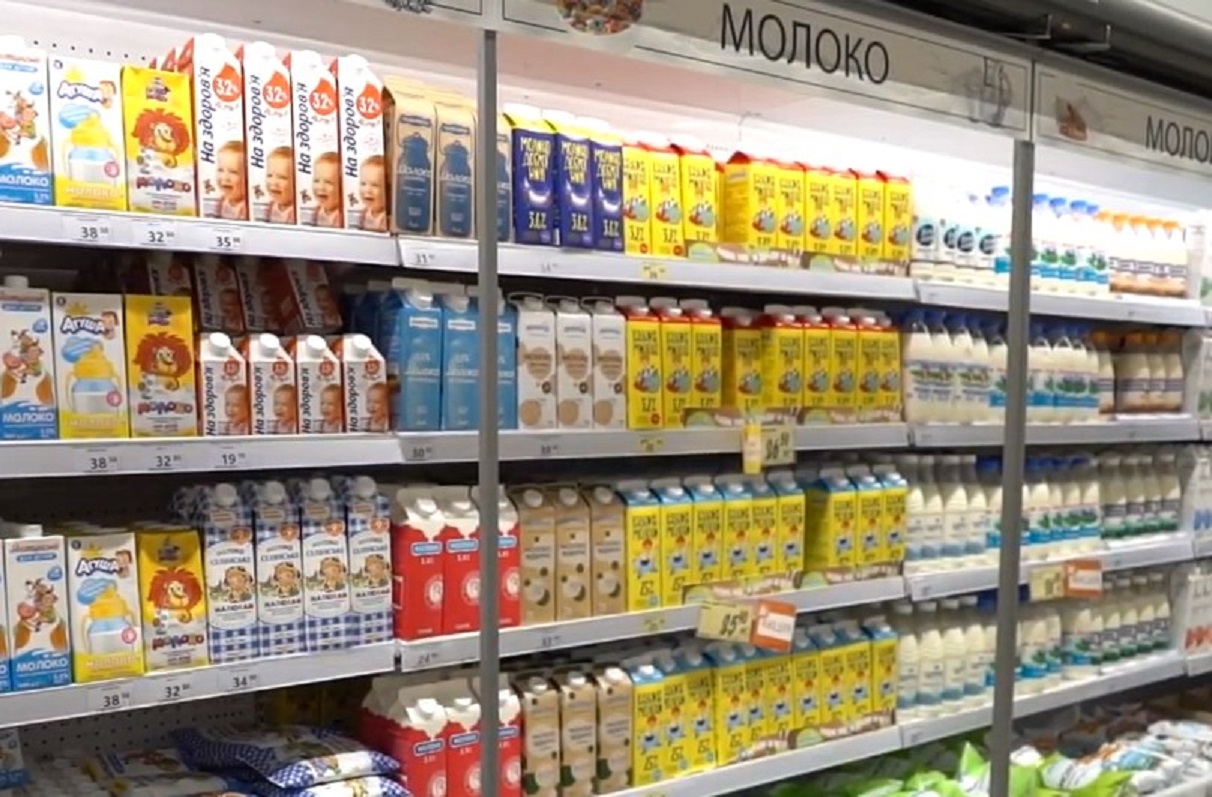 Нові цінові рекорди молочки: як удари по складах вплинуть на гаманці