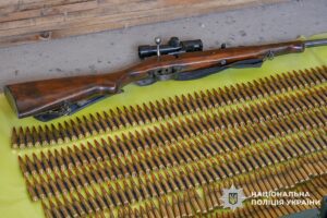 Поліцейські вилучили у місцевого мешканця арсенал боєприпасів та гранатомет