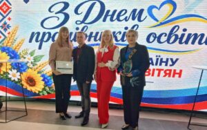 Освітяни Хмельницької громади приймали вітання з професійним святом