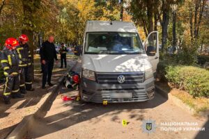 У Хмельницькому під колесами буса загинула 91-річна пенсіонерка