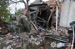 Кинулися у вогонь, щоб врятувати людей