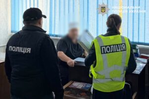 На Хмельниччині викрито схему оформлення фіктивної інвалідності для виїзду за кордон: серед фігурантів четверо медиків